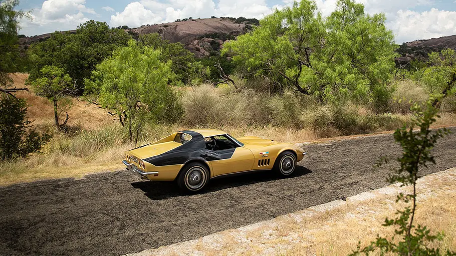Chevrolet AstroVette Die Chevrolet AstroVette stehend von schräg hinten