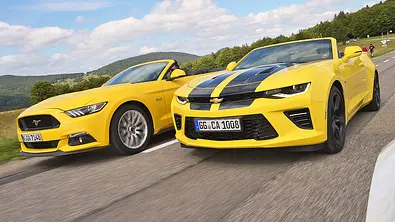 Ford Mustang GT Convertible/Chevrolet Camaro Cabrio - Foto: Zbigniew Mazar