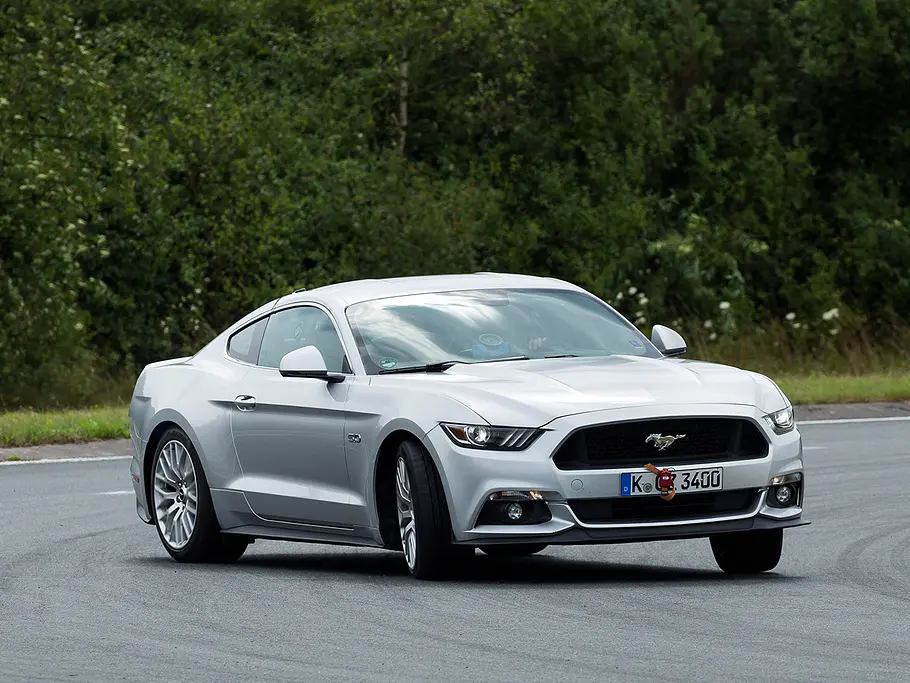 Ford Mustang/Chevrolet Camaro: Vergleich Ford Mustang/Chevrolet Camaro: Vergleich
