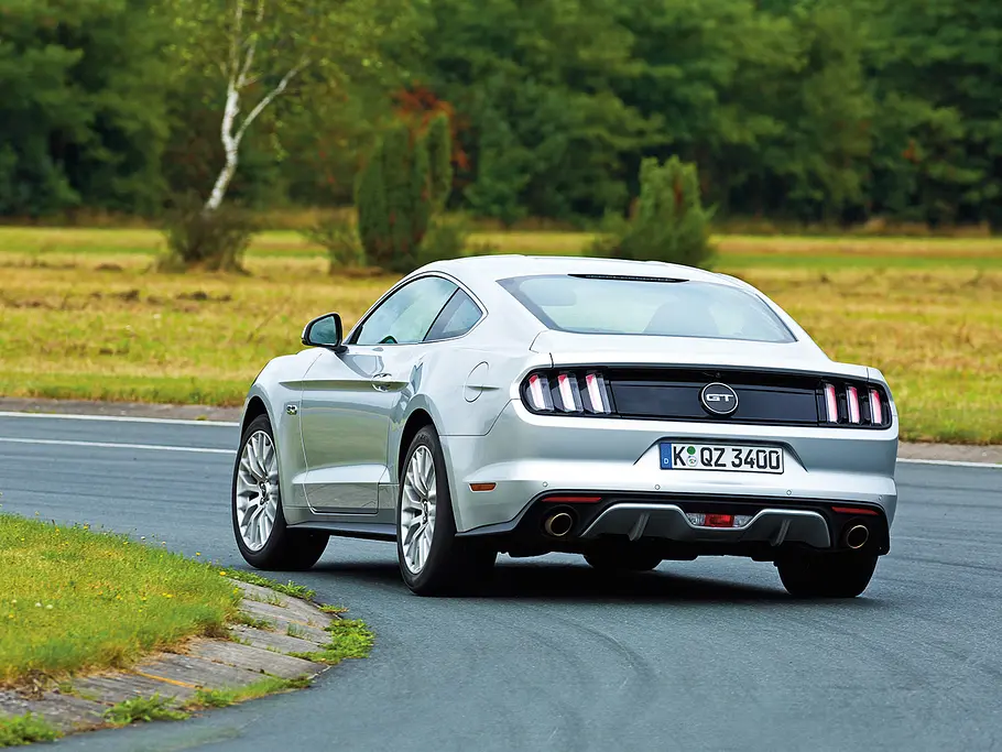 Ford Mustang/Chevrolet Camaro: Vergleich Ford Mustang/Chevrolet Camaro: Vergleich