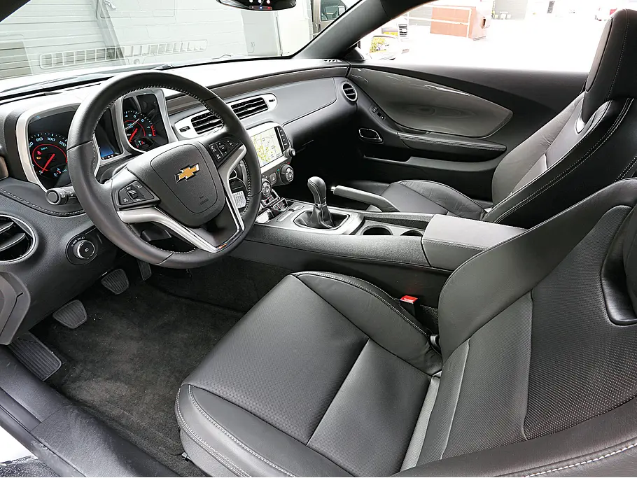 Chevrolet Camaro Vergleich Bilder technische Daten Cockpit