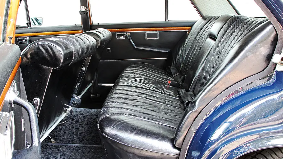 Rückbank im Mercedes 300 SEL 3.5.