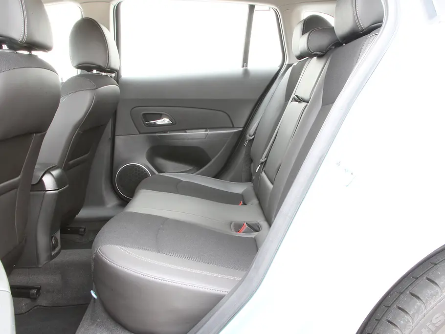 Chevrolet Cruze Station Wagon 1.7 D Chevrolet Cruze Station Wagon 1.7 D - Font