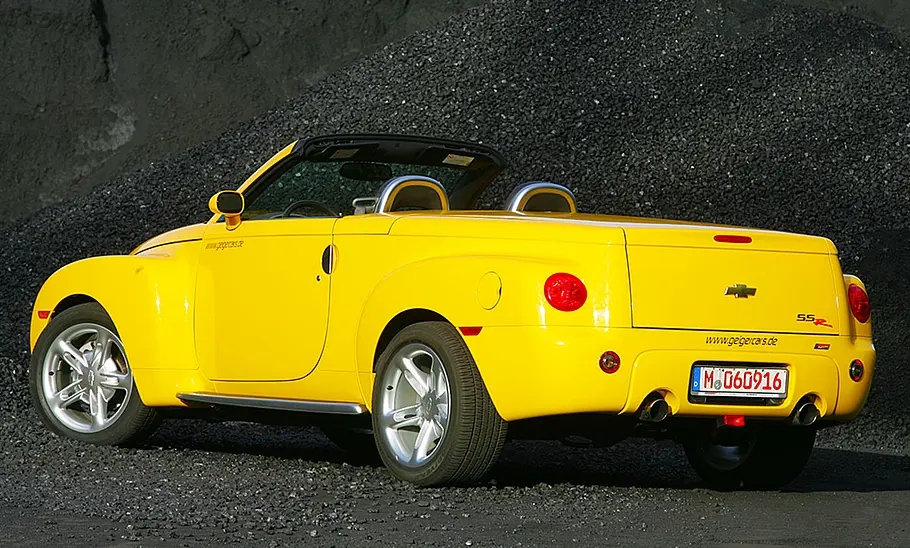 Der Chevrolet SSR statisch von schräg hinten fotografiert.