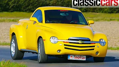 Der Chevrolet SSR fahrend von schräg vorne fotografiert. - Foto: Bernd Ebener