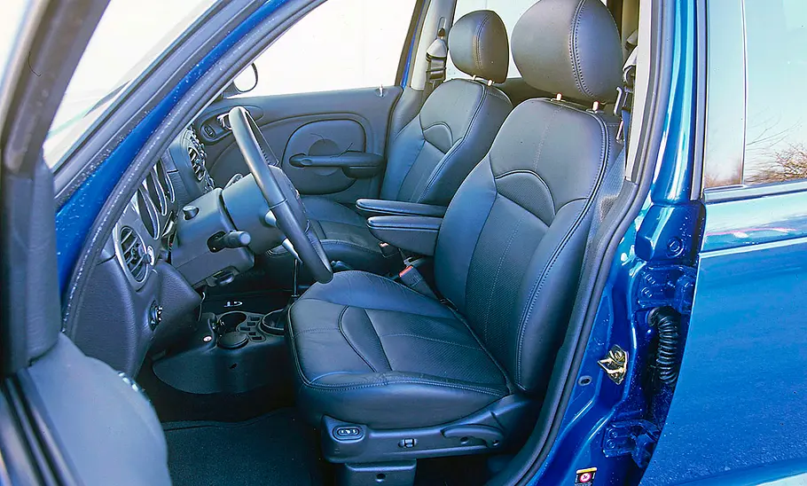 Der Innenraum des Chrysler PT Cruiser GT 2.4 Turbo.