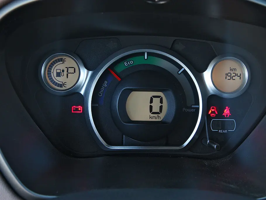 Reichweitentest Elektroautos Citroën C-Zero Display mit Energieanzeige