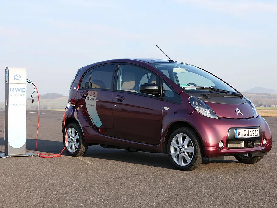 Reichweitentest Elektroautos Citroën C-Zero An der Ladestation