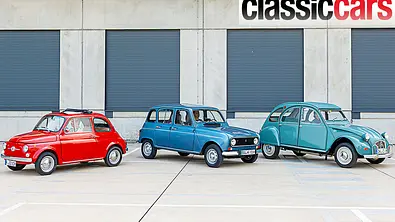 Fiat 500, Renault 4 und Citroën 2CV statisch von schräg vorne fotografiert. - Foto: Frank Ratering
