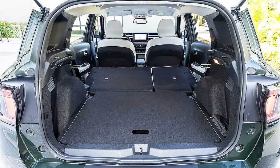 Blick in den Kofferraum des Citroën C3 Aircross (2025) mit umgeklappten Rücksitzlehnen.
