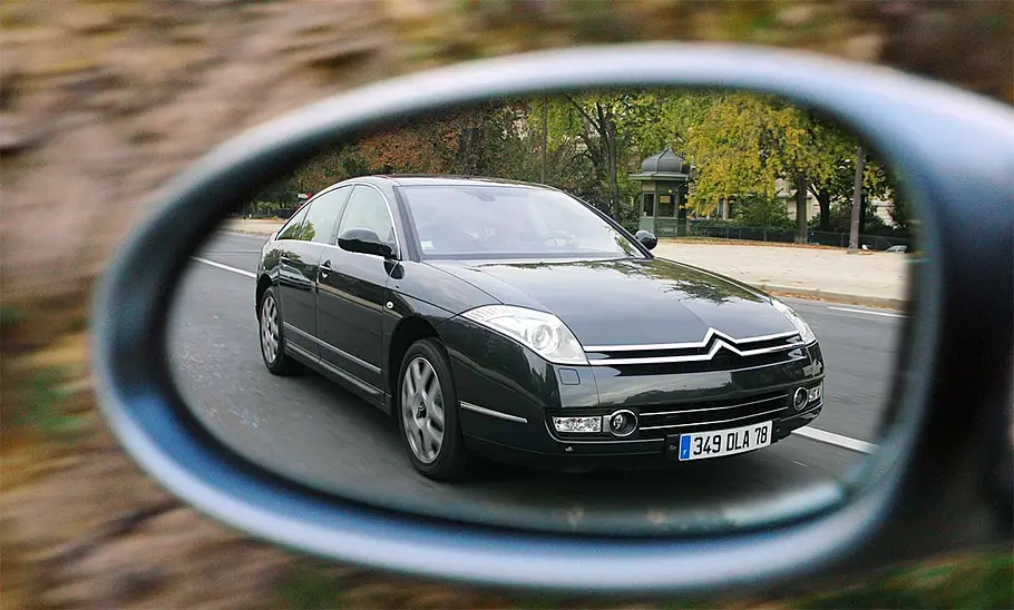 Citroën C6 V6 HDi 205 Biturbo im Rückspiegel