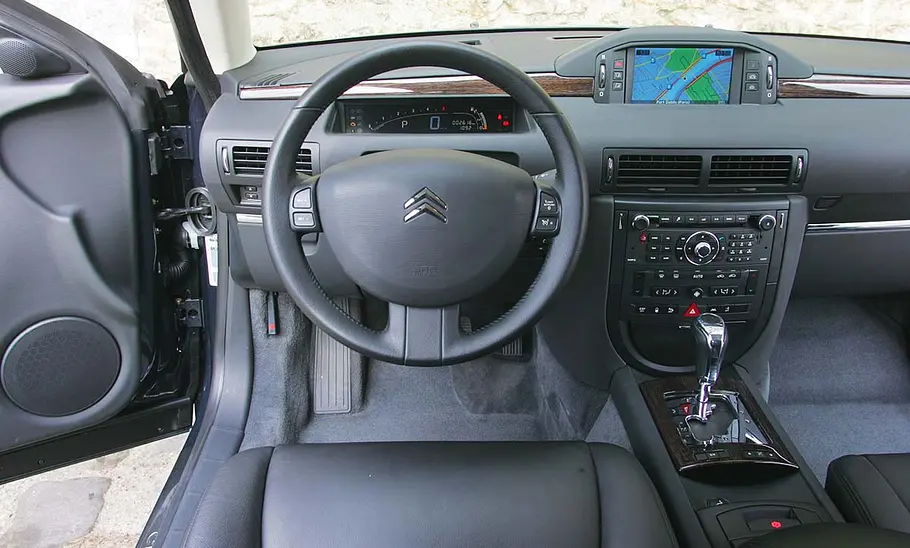 Citroën C6 V6 HDi 205 Biturbo (2006) Cockpit