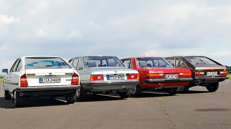 Citroën CX 2400 Pallas i.e./BMW 525/Ford Granada 2.8 GLS/Renault 30 TX Citroën CX 2400 Pallas i.e./Ford Granada 2.8 GLS/BMW 525/Renault 30 TX statisch von schräg hinten fotografiert.