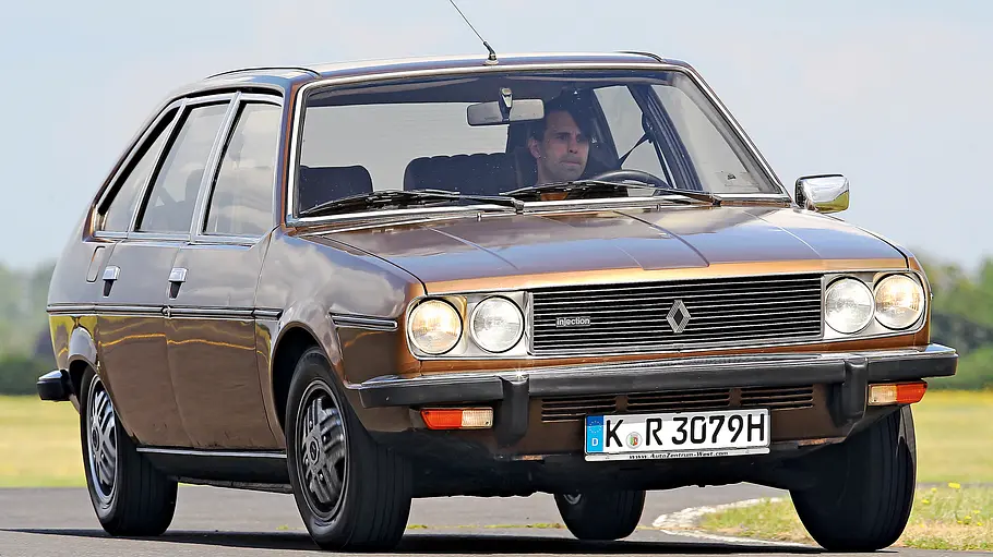 Renault 30 TX Renault 30 TX fahrend von schräg vorne