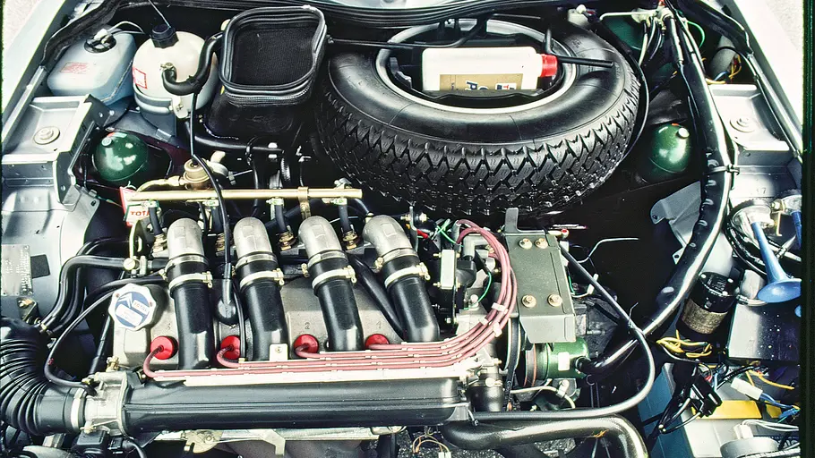 Der Motor des Citroën CX 25 GTI. 