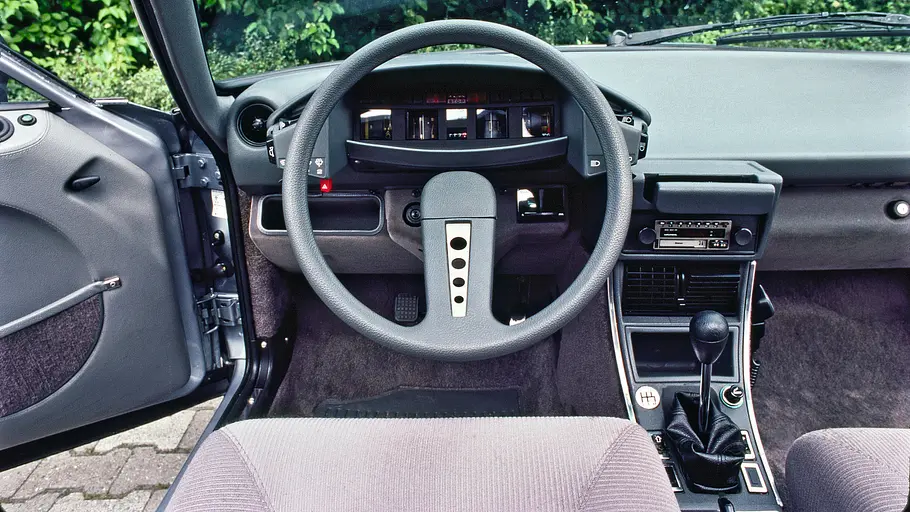 Das Cockpit des Citroën CX 25 GTI. 