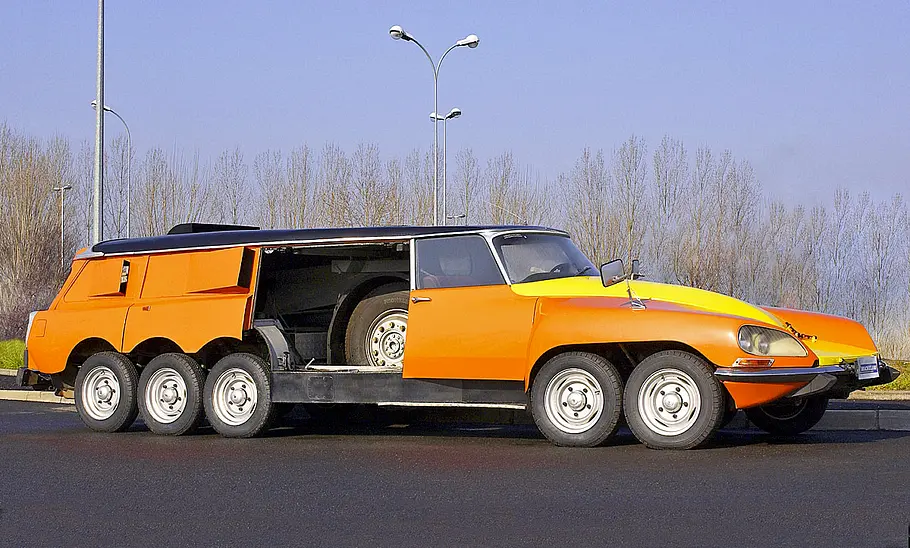 Der Citroën DS Michelin PLR Milles Pattes stehend seitlich.