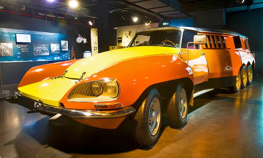 Der Citroën DS Michelin PLR Milles Pattes stehend von schräg vorne.