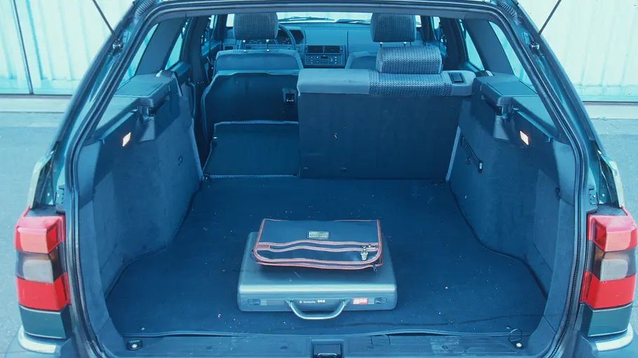 Der Kofferraum des Citroën XM Break TD 12. 