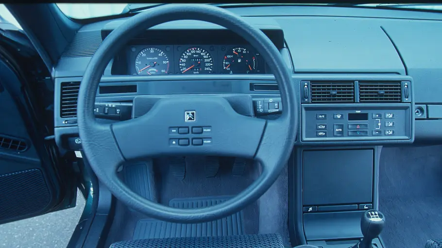 Das Cockpit des Citroën XM Break TD 12. 
