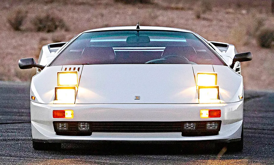 Cizeta-Moroder V16T statisch von vorne fotografiert.
