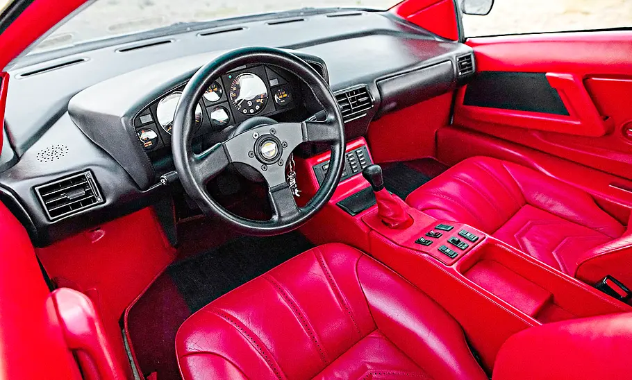Das Cockpit des Cizeta-Moroder V16T.