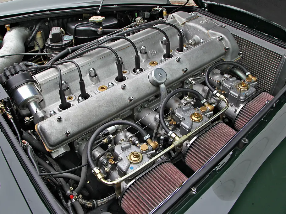 Classic Cars Vergleich Bilder Aston Martin DB6 Vantage 1967 Sechszylinder
