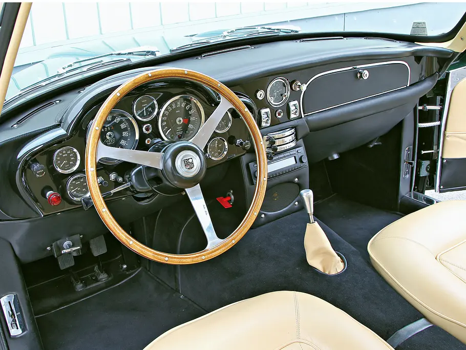 Classic Cars Vergleich Bilder Aston Martin DB6 Vantage 1967 Cockpit
