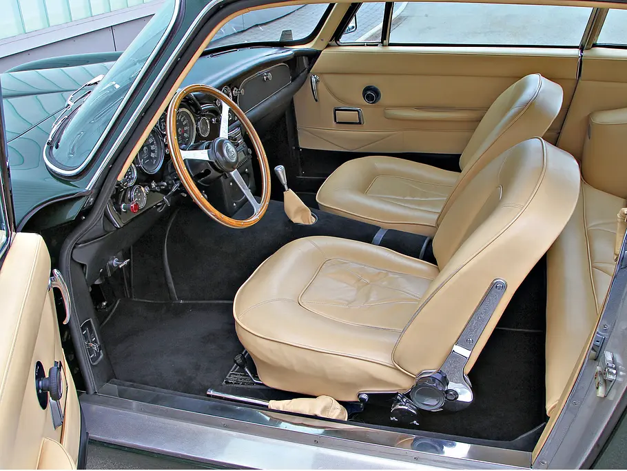 Classic Cars Vergleich Bilder Aston Martin DB6 Vantage 1967 2+2-Sitzer