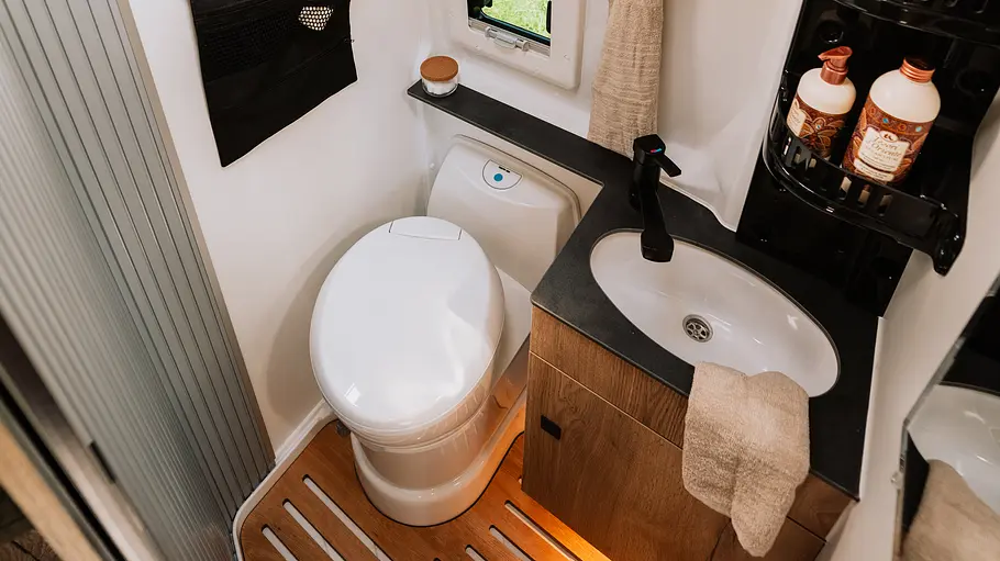 Clever Vans Celebration 600 Blick ins Badezimmer des Clever Vans Celebration 600.