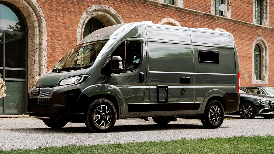 Clever Vans Duo 540 Der Clever Vans Duo 540 statisch von schräg vorne links.