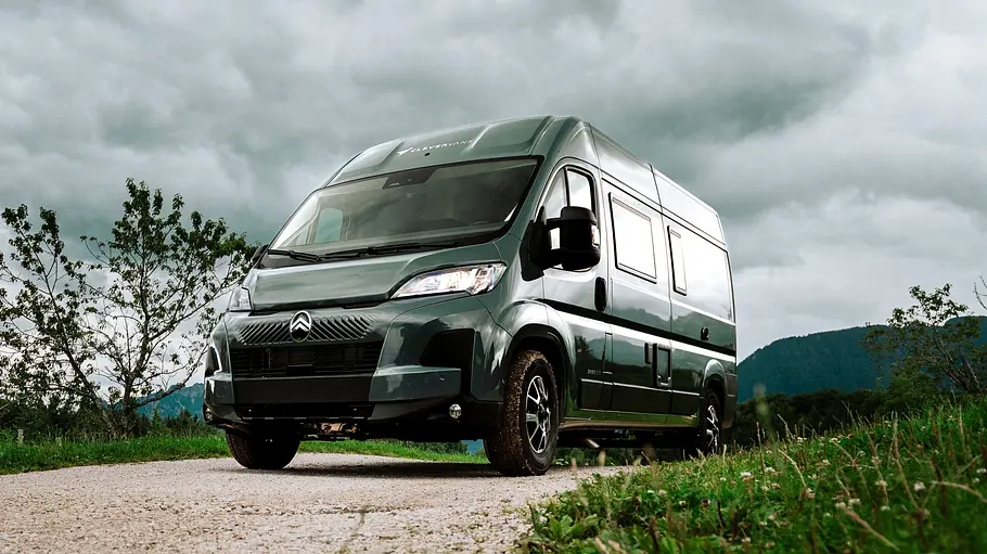 Der Clever Vans Spirit 600 statisch von schräg vorne links.