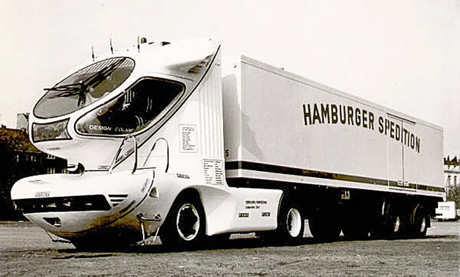 Colani Truck 2001 Der Colani Truck 2001 stehend von schräg vorne.