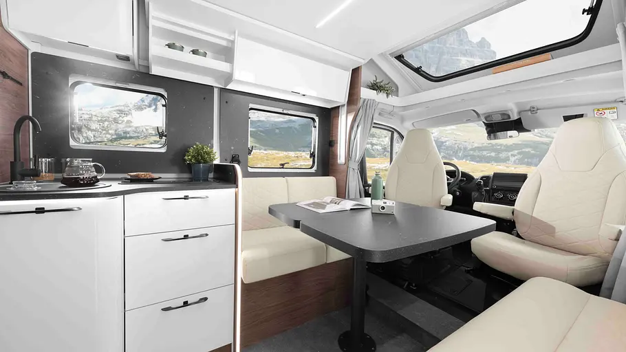 Corigon-Teilintegrierte Modelljahr 2027 Der Wohnraum des Corigon T750LS.