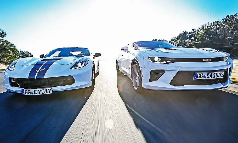 Chevrolet Camaro gegen Corvette Corvette gegen Camaro im Test