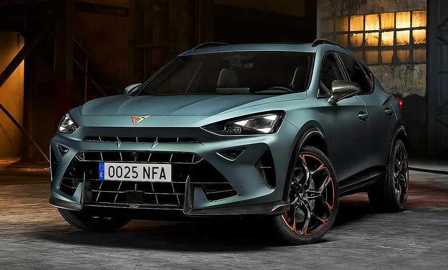 Blick von schräg vorne auf den Cupra Formentor VZ5 (2026).