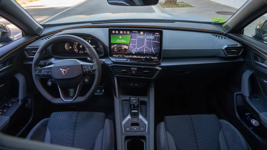 Das Armaturenbrett des Cupra Formentor VZ5.