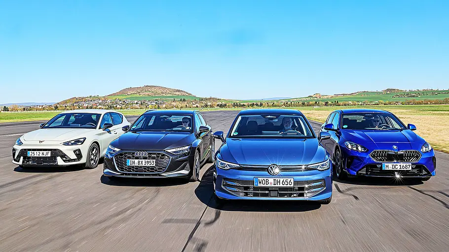 Cupra Leon/Audi A3/VW Golf/BMW 1er Blick von vorne auf die vier fahrenden Diesel-Kompakten Cupra Leon, Audi A3, VW Golf und BMW 1er.