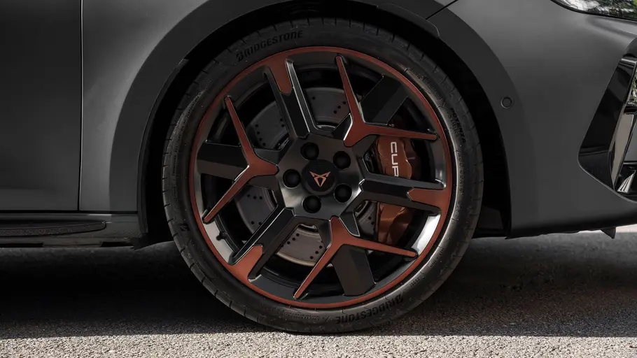Die Felge und die Bremsanlage des Cupra Leon VZ im Detail.