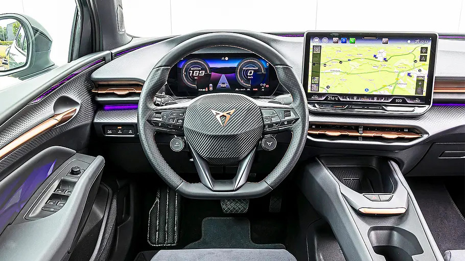 Blick auf die Armaturen im Innenraum des Cupra Raval Endurance (2026).