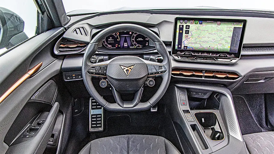 Cupra Terramar Blick auf die Armaturen im Innenraum des Cupra Terramar.