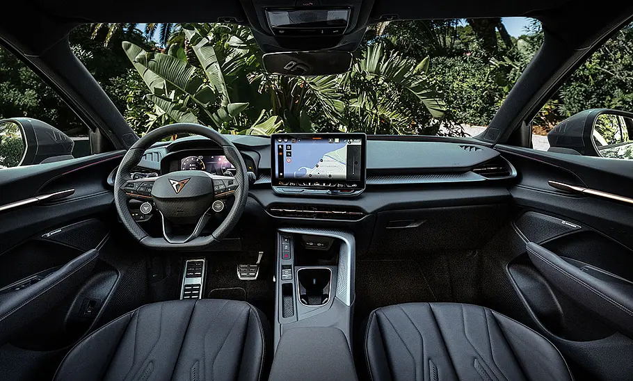 Das Cockpit des Cupra Terramar (2024).