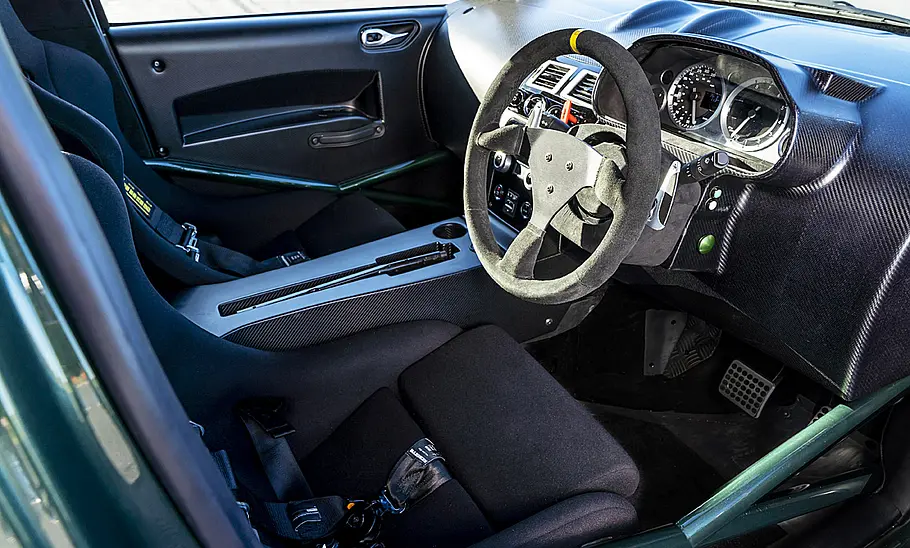 Das Armaturenbrett des Aston Martin Cygnet V8.