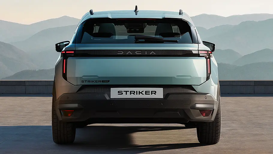 Der Dacia Striker stehend von hinten