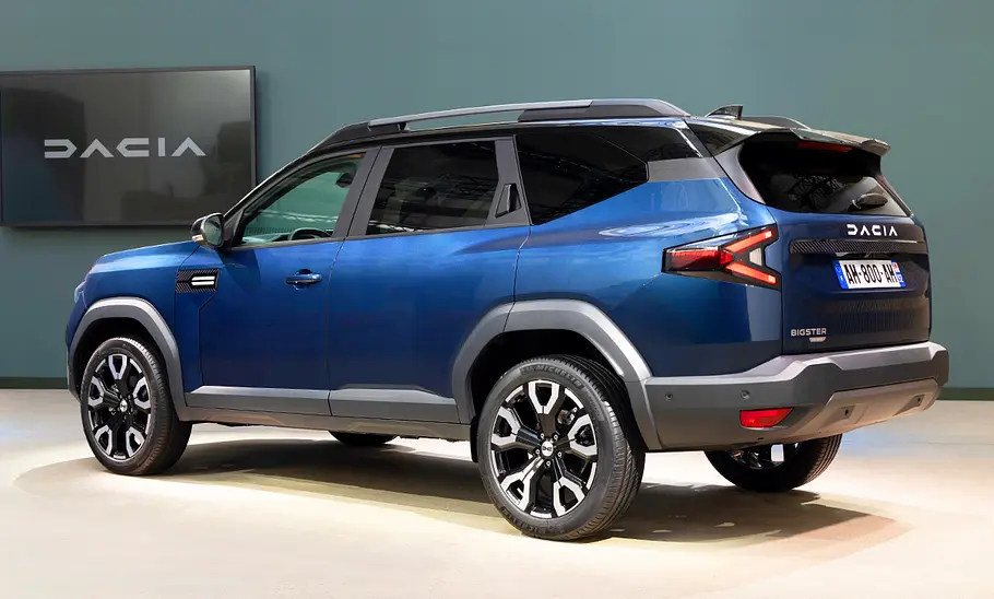 Dacia Bigster (2025) Dacia Bigster (2025) statisch von schräg hinten fotografiert.
