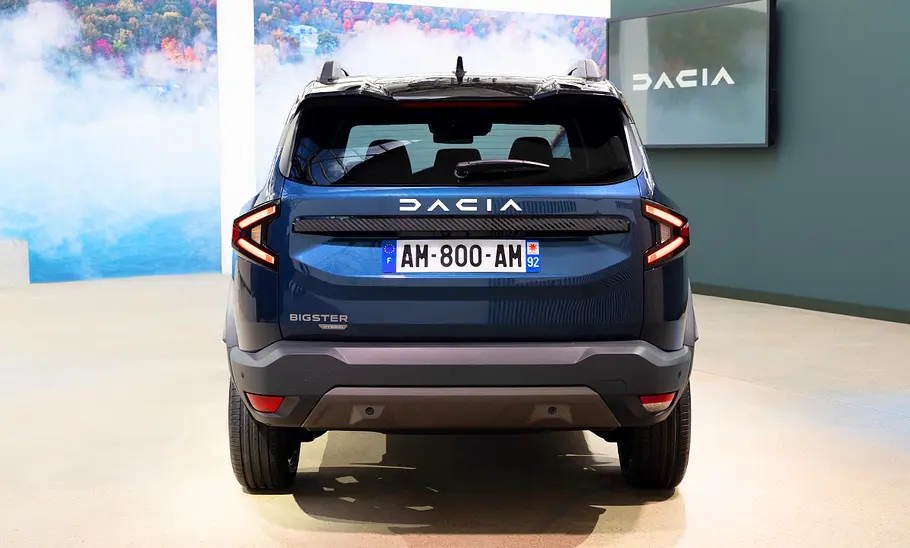 Dacia Bigster (2025) Dacia Bigster (2025) statisch von hinten fotografiert.