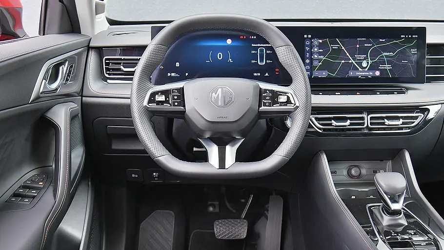 Das Cockpit des MG HS.