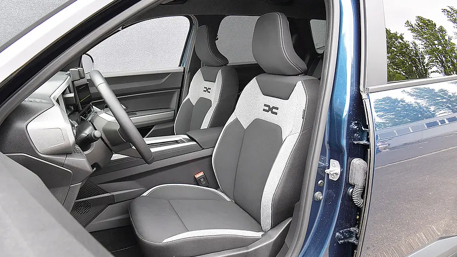 Die vorderen Sitze des Dacia Bigster.