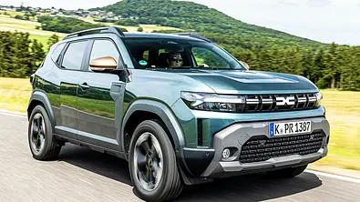 Dacia Duster Hybrid 140; fahrend; Außenansicht; SUV; Frontansicht - Foto: Frank Ratering