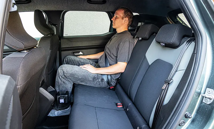 Dacia Duster Hybrid 140; Innenraum; Interieur; Rücksitzbank